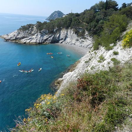 Il Giardino Sull'Isola - Appartamento - Bergeggi Bagian luar foto
